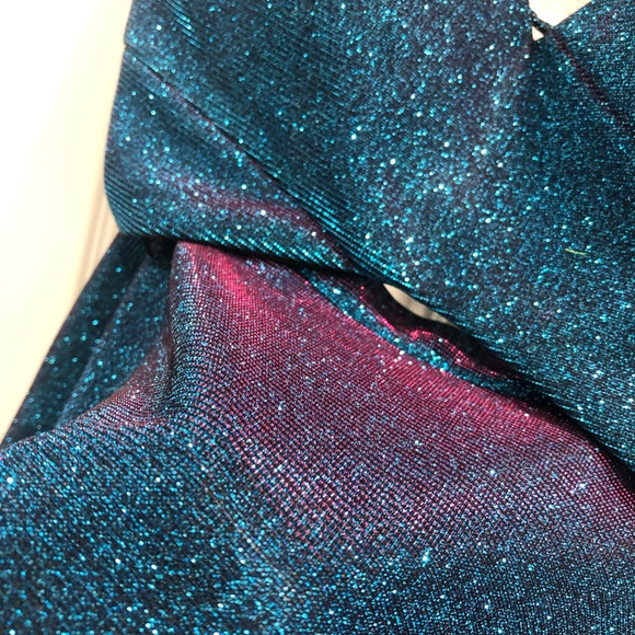 Prom dress sleeveless 2 piece metallic shimmer - Picture 9 of 10